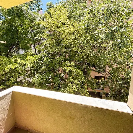 2bdr Flat In Centre דירה *