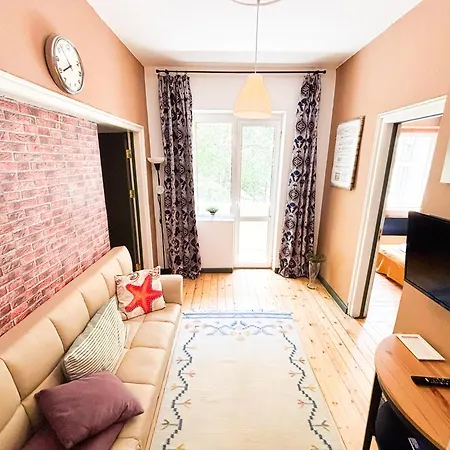 2bdr Flat In Centre Lejlighed