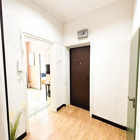 2bdr Flat In Centre *