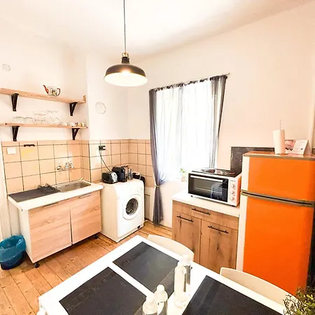 2bdr Flat In Centre Apartment